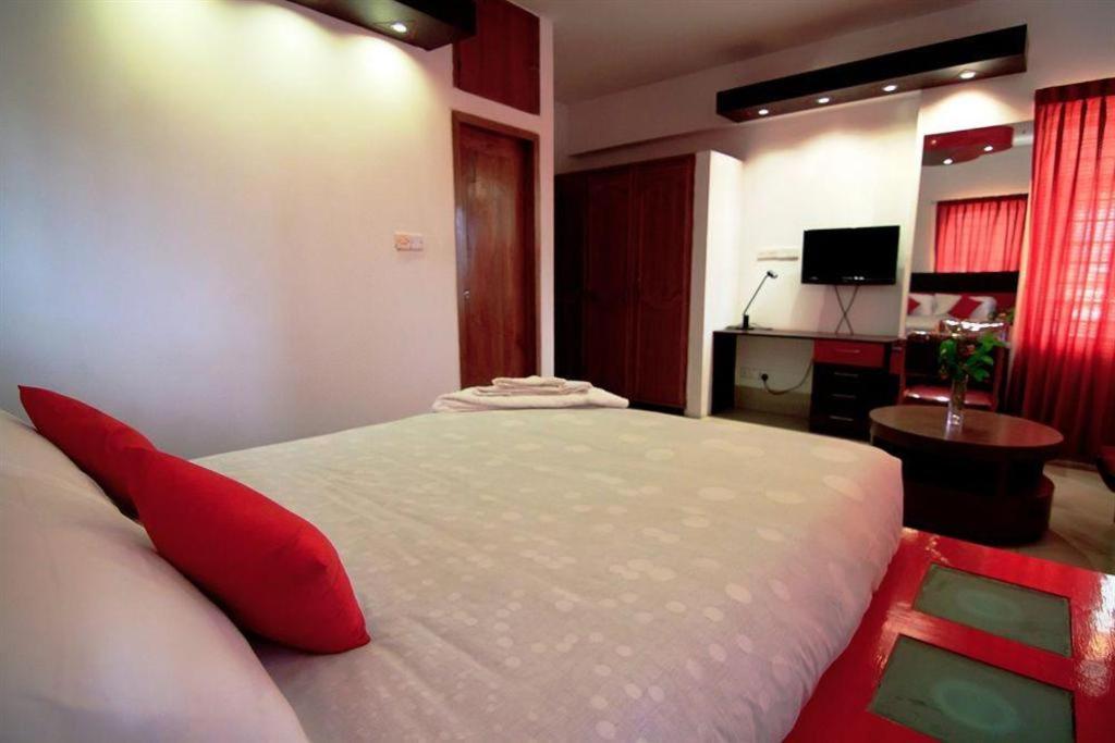 Tropical Daisy Hotell Dhaka Exteriör bild